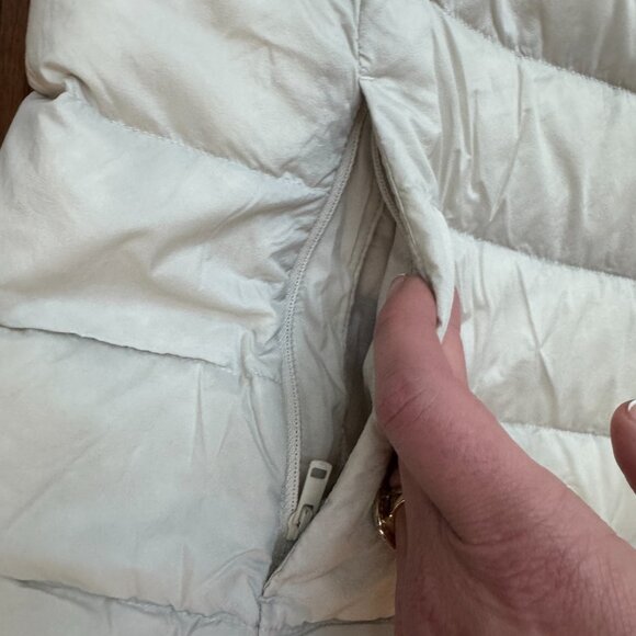 Uniqlo Ultra Light Down Vest Women’s XL Off White Cream Packable Puffer 750 Fill - Picture 2 of 12